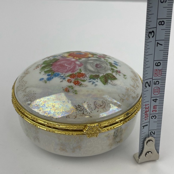 Vintage Porcelain Trinket Box - Picture 6 of 9